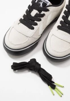 Hummel Stadil 3.0 - Instappers - Marshmallow -Hummel Verkoopwinkel 02b377c359a1416f9a6609de3a46c40b