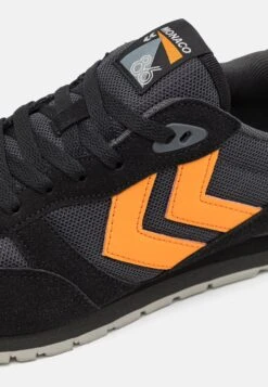 Hummel Monaco 86 Unisex - Sneakers Laag - Black/Magnet 13 Hummel Monaco 86 Unisex - Sneakers Laag - Black/Magnet -Hummel Verkoopwinkel e66c80dbc79f409784c3a7d37f490e82