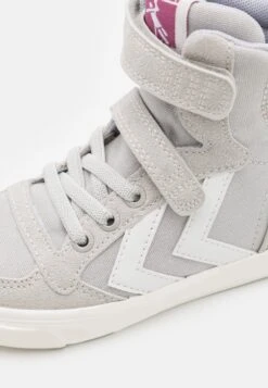 Hummel Slimmer Stadil Jr Unisex- Sneakers Hoog - Lunar Rock -Hummel Verkoopwinkel ead1b6cb36f74d799ab4c29929e07aa2